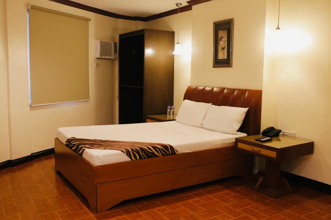 Amalfi718 Hotel Lipa City Buitenkant foto