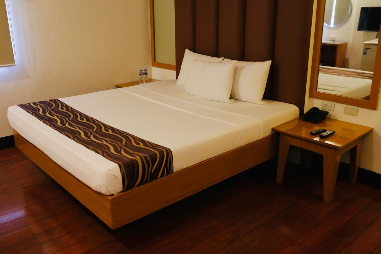 Amalfi718 Hotel Lipa City Buitenkant foto