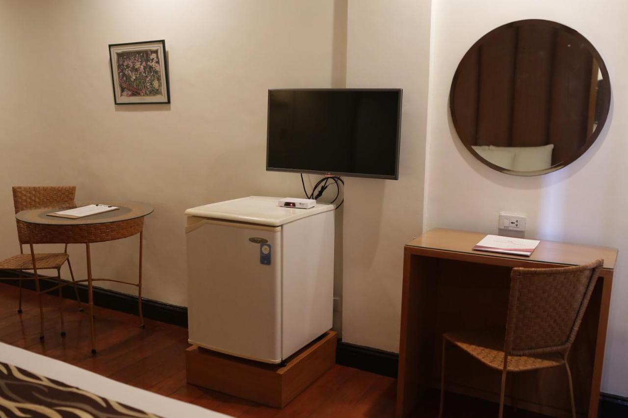 Amalfi718 Hotel Lipa City Buitenkant foto