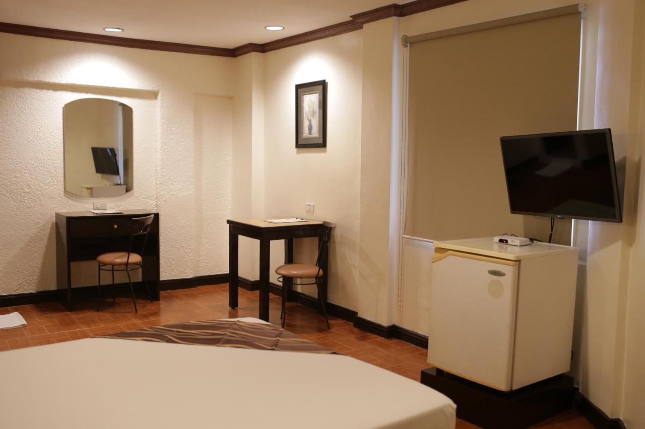 Amalfi718 Hotel Lipa City Buitenkant foto